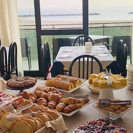 Отель Gin Римини