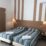 Hotel Gin